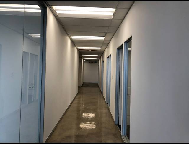 1,399M² OFFICE TO LET IN SANDHURST